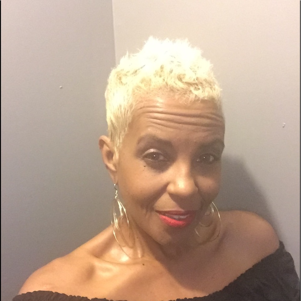 Meet your Posher, Monique